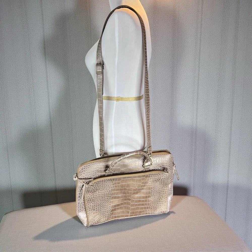 GAL Gold Faux Alligator Patent Leather Zipper Laptop/Computer Hand Bag/Purse EUC